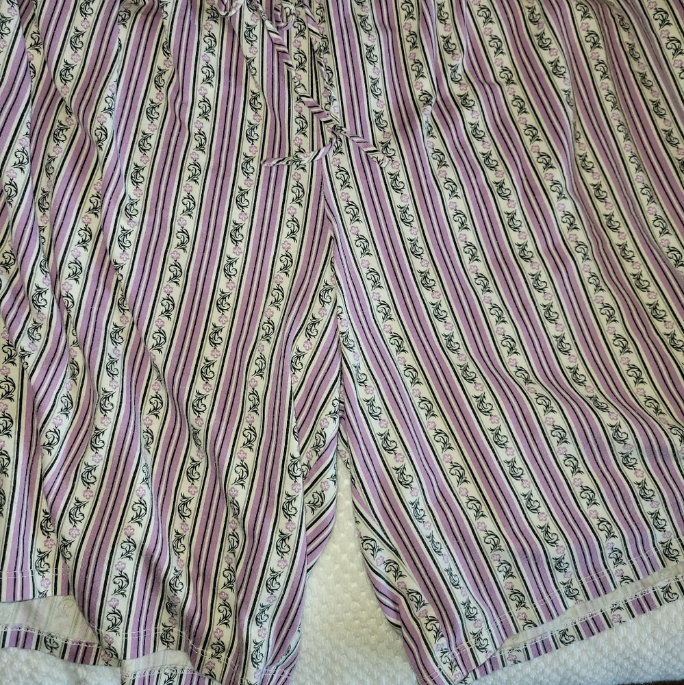 NWOT Womens pj's or longe wear - Picture 2 of 3